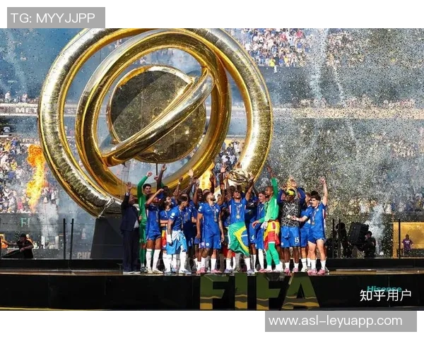 切尔西俱乐部庆祝百场里程碑为帕尔默等五名球员颁发纪念礼物