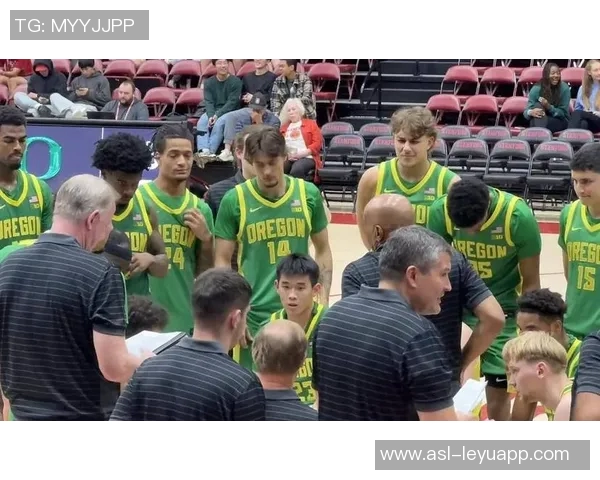 俄勒冈大学现场同曦球迷热情助威林葳标语引发关注